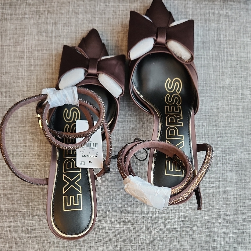 Express Women's Dark Brown Bow Heels